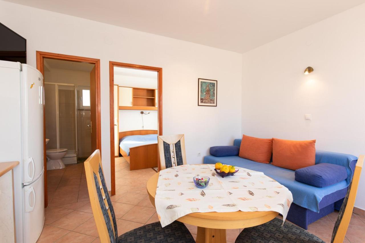 1-Bedroom Apartment In Krk - Steps From The Beach! Крк Экстерьер фото