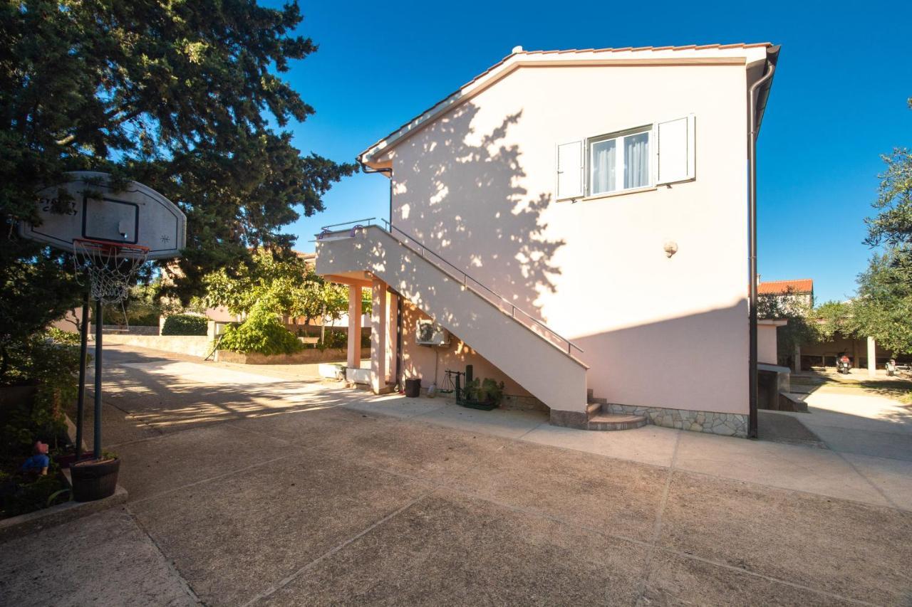 1-Bedroom Apartment In Krk - Steps From The Beach! Крк Экстерьер фото