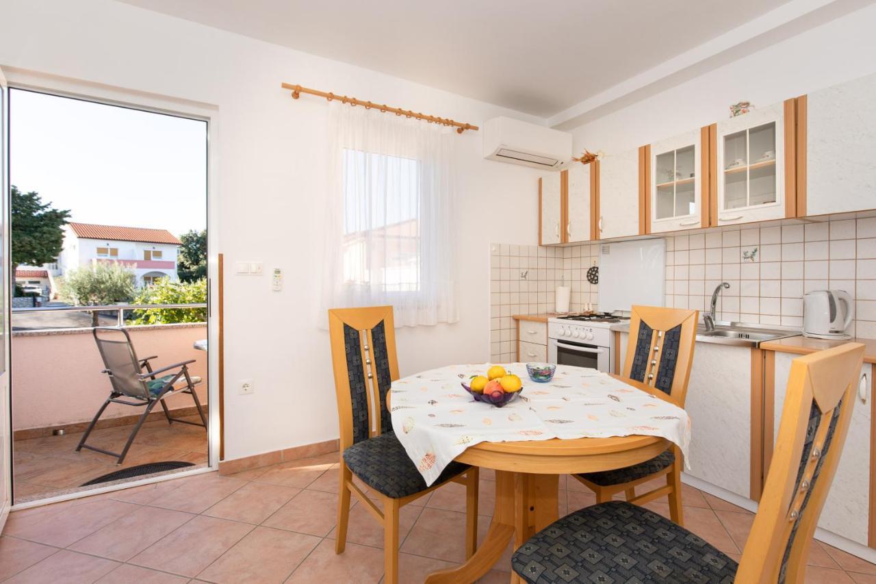 1-Bedroom Apartment In Krk - Steps From The Beach! Крк Экстерьер фото